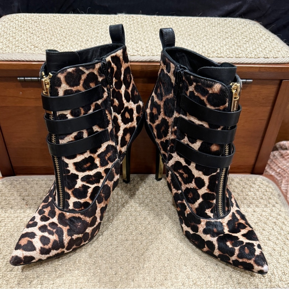Michael Kors, like new, size 8, leopard ankle booties - Picture 9 of 10
